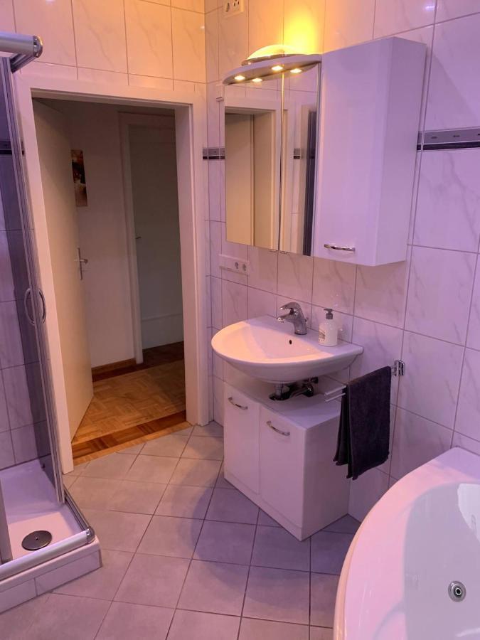 Mainpark Apartment 4 Schlafzimmer Bis Zu 10 Personen Direkt Ueber Aschaffapartment Bei Aschaffenburg Mainaschaff Kültér fotó